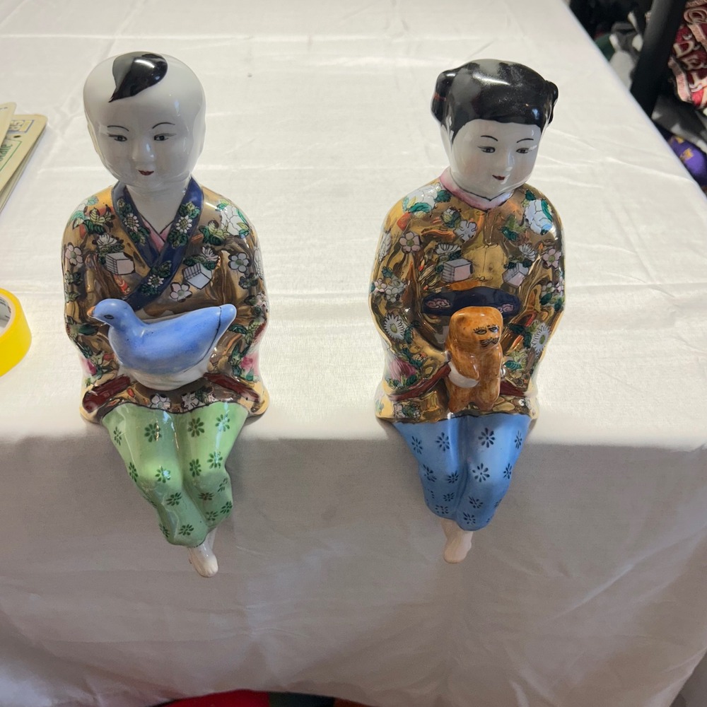 Vintage Chinese Porcelain Shelf Sitter Figurines Pair Gold Gilt Floral Decor